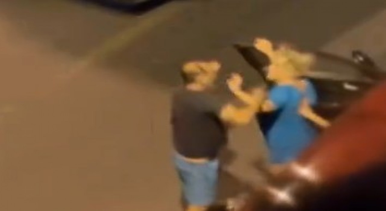 Kuşadasında ilginç kavga, 2 kadın bir erkek mahalleyi ayağa kaldırdı