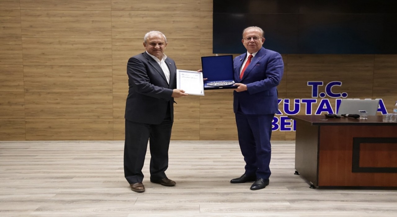 Kütahya Belediyesinden Zafer Haftasında Cihat Yaycı konferansı