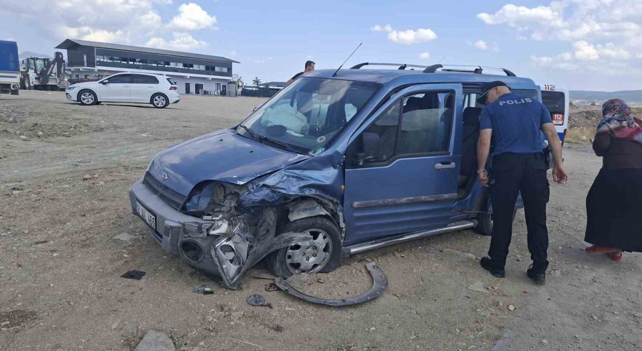 Kütahya Hisarcıkta trafik kazası: 2 yaralı