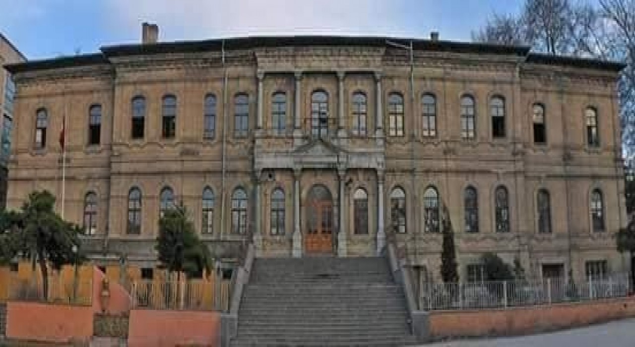 Kütahya Lisesinin tarihi taş binasına restorasyon