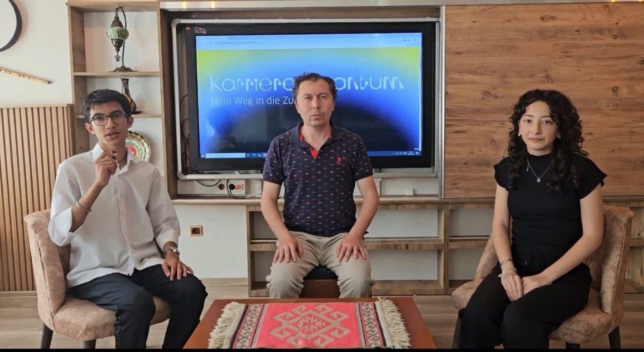 Kütahya Sosyal Bilimler Lisesi öğrencileri Sofyadaki Kariyer Quantum kampına davet edildi