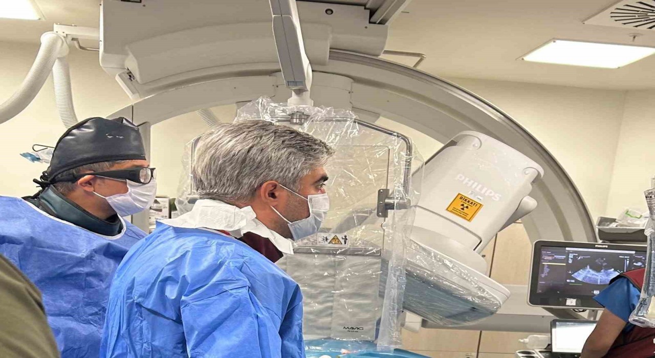 Kütahyada 12 yaşındaki çocuğun kalbindeki delik ameliyatsız yöntemle kapatıldı