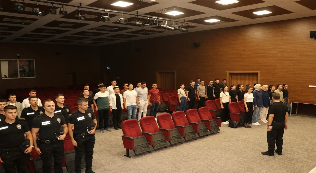 Kütahyada göreve başlayan polislere oryantasyon ve farkındalık eğitimi