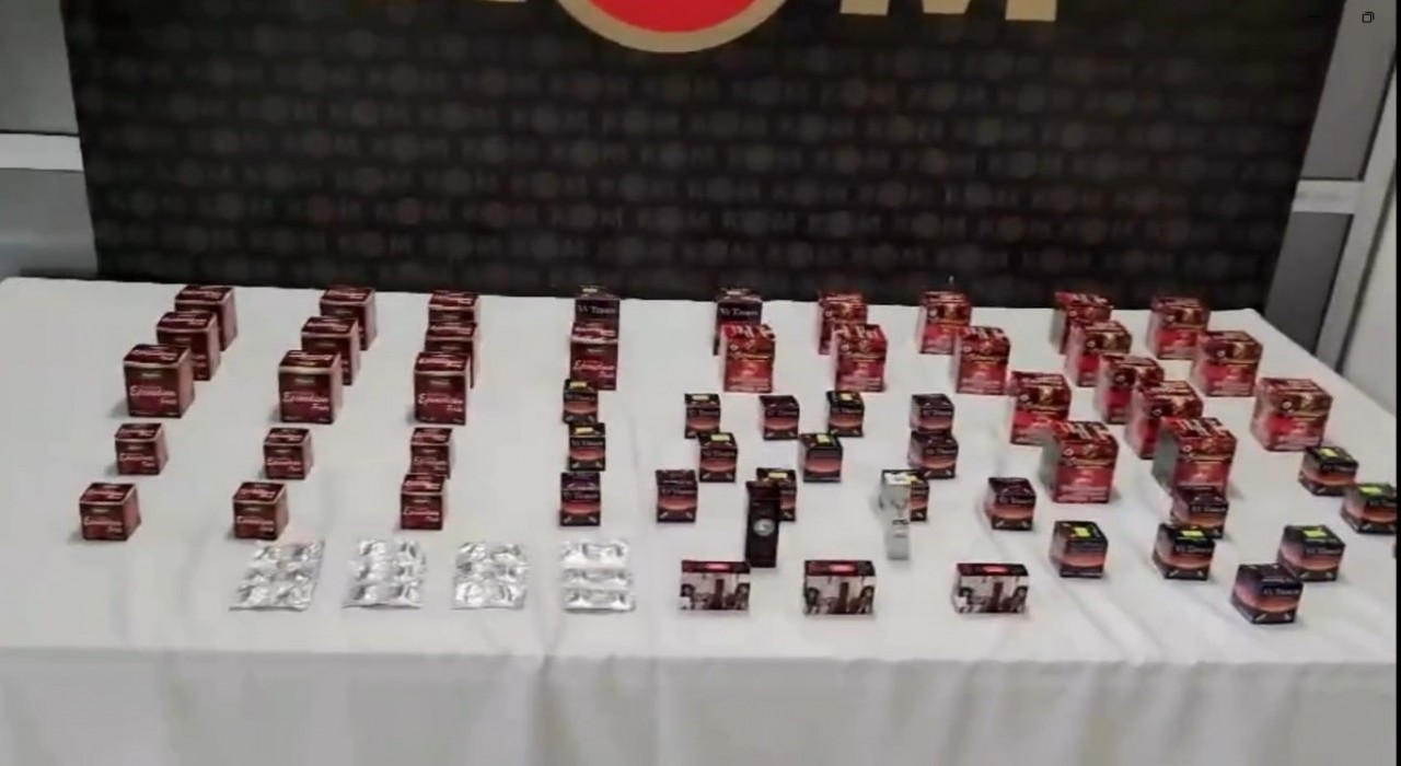 Kütahyada kaçak cinsel içerikli kaçak ürün operasyonu