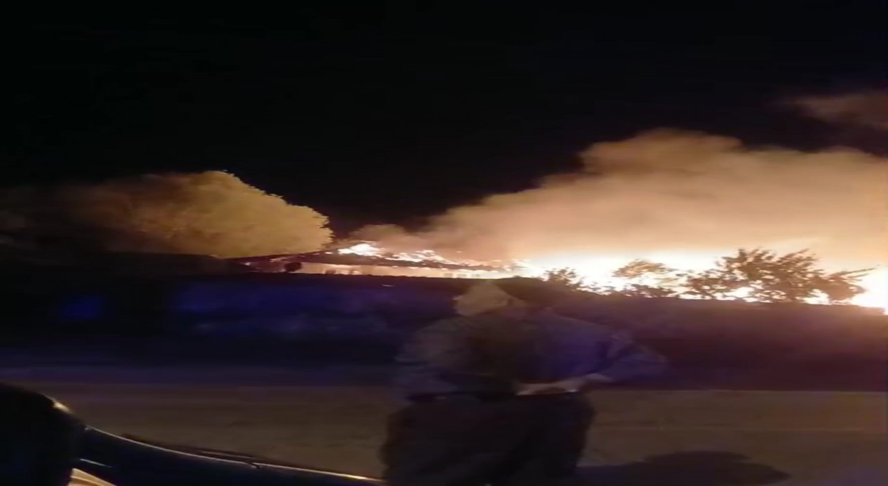 Kütahyada köyde çıkan yangında evler, samanlıklar ve ahırlar kül oldu