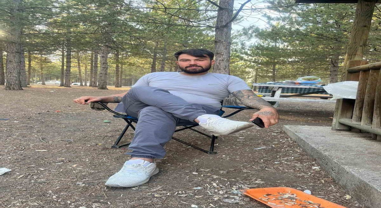 Kütahyada su birikintisinde yüzen genç boğularak hayatını kaybetti