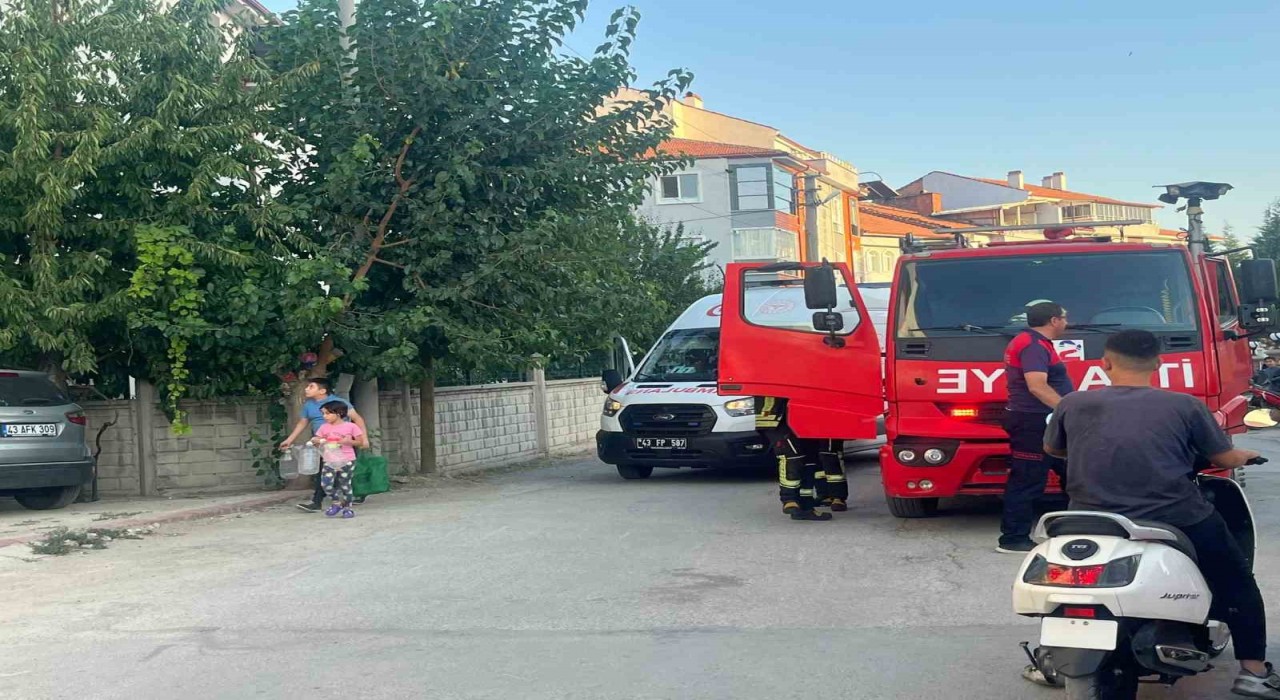 Kütahyada yangın ihbarına giden ekipler mangalla karşılaştı