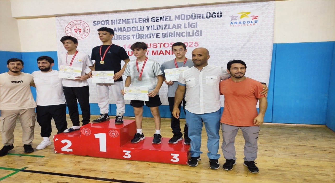 Kütahyalı güreşçiler Manisadan derecelerle döndü