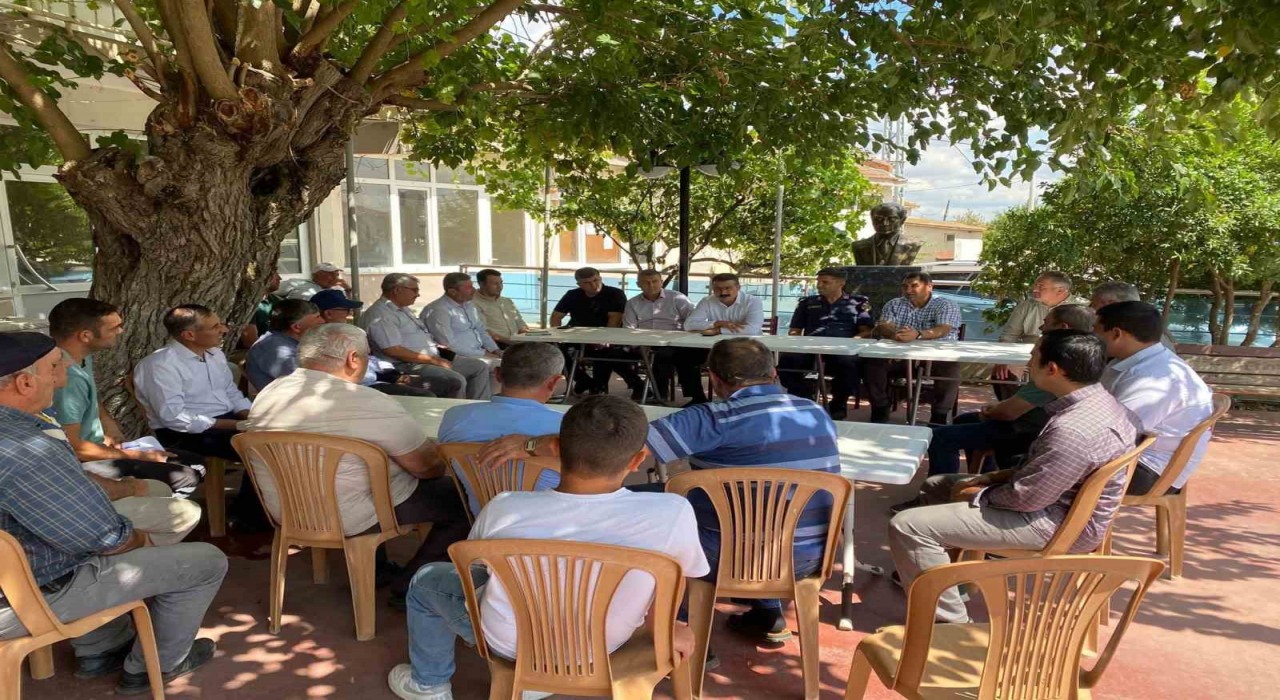 Lalapaşa Kaymakamı köylülerin taleplerini yerinde dinledi