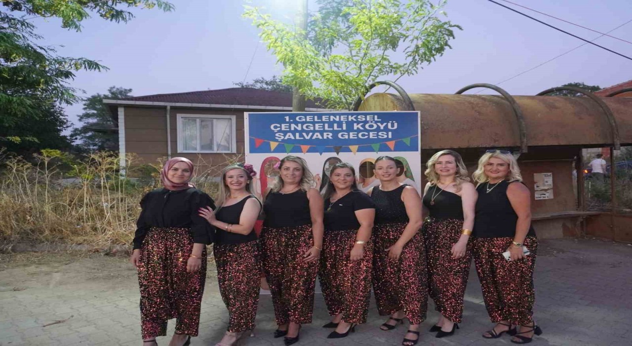 Lüleburgazda Şalvar Gecesi renkli görüntülere sahne oldu