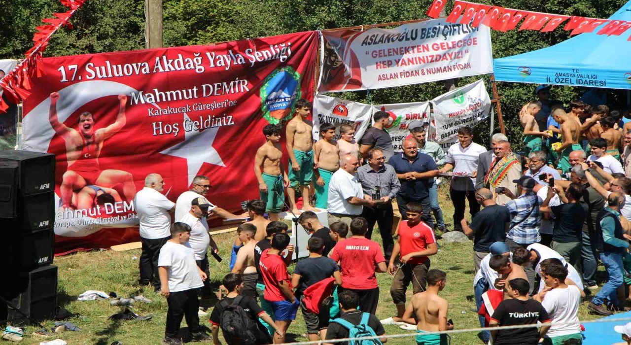 Mahmut Demirin memleketine ‘şampiyona jesti