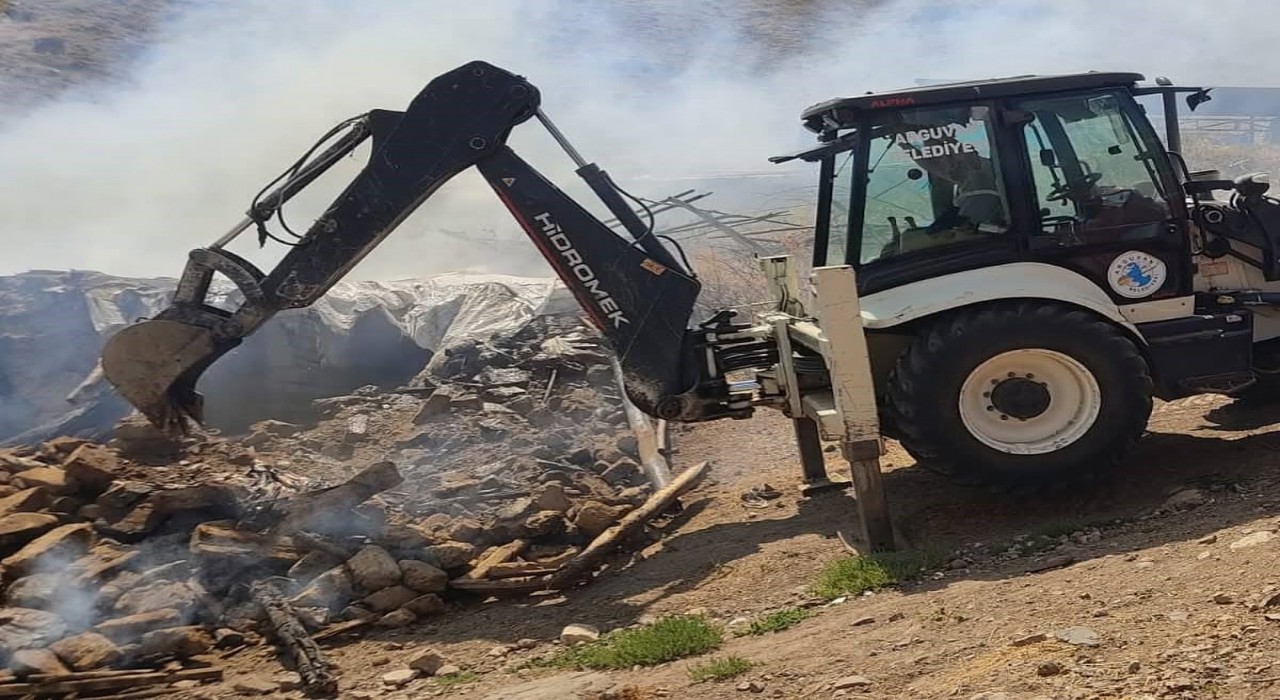 Malatyada ahır yangını: 10 küçükbaş hayvan telef oldu