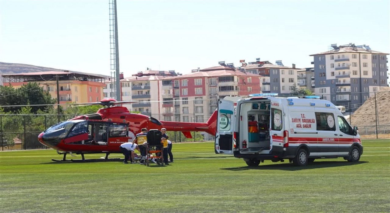 Malatyada ambulans helikopter 80 yaşındaki hasta için havalandı