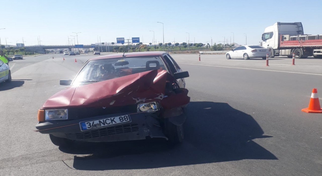 Malatyada iki otomobil çarpıştı: 2 yaralı