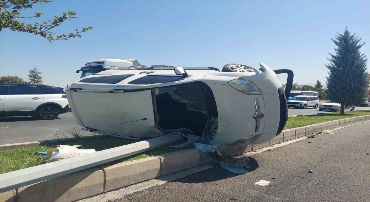 Malatyada kontrolden çıkan hafif ticari araç devrildi: 1 yaralı