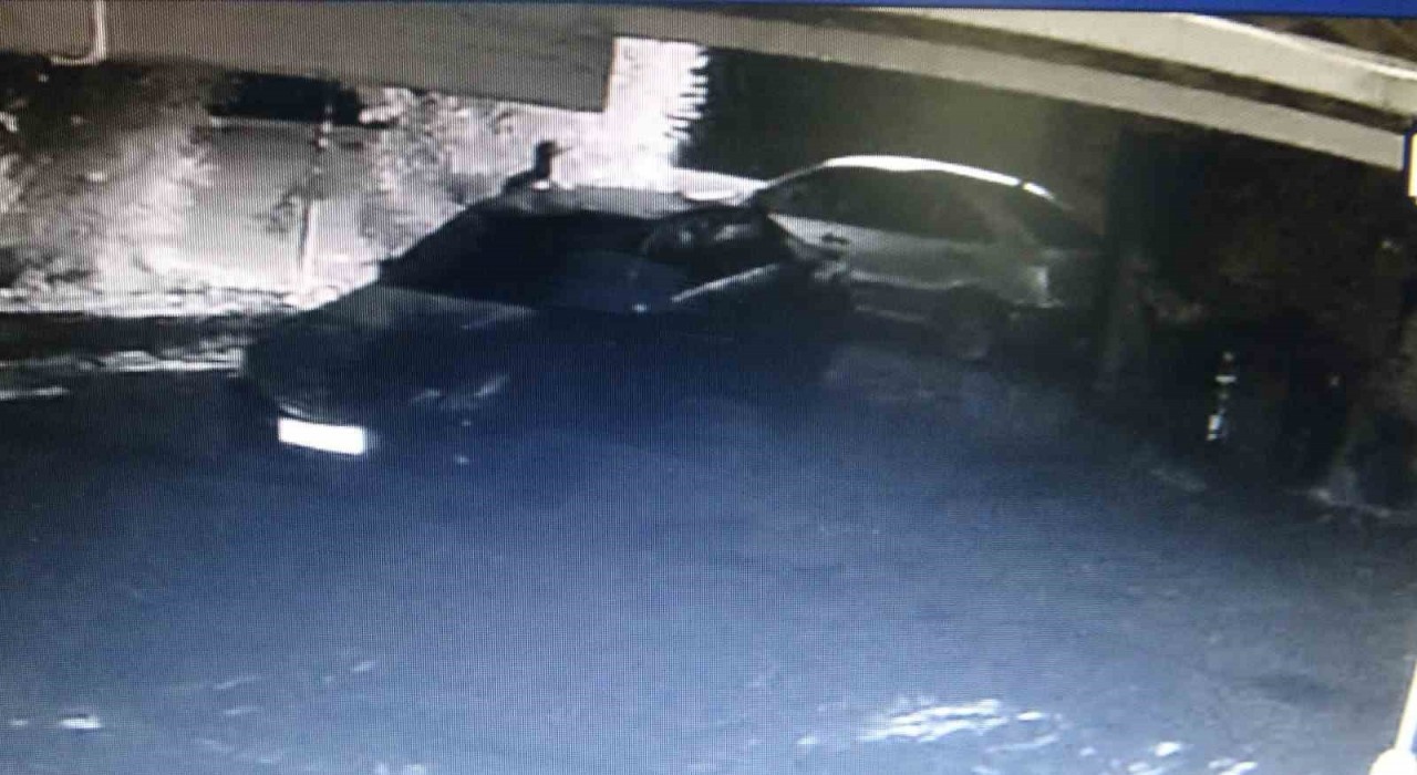 Malatyada oto hırsızlığı girişimi kameraya yansıdı