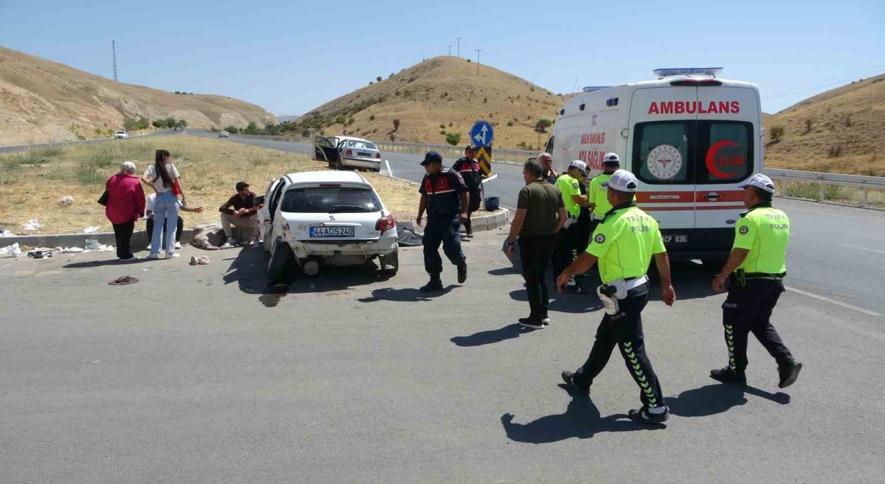 Malatyada otomobiller çarpıştı: 1 ölü, 4 yaralı