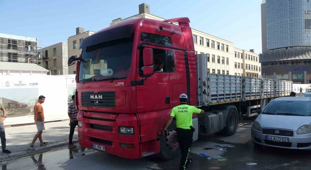 Malatyada tır yayaya çarptı: 1 yaralı