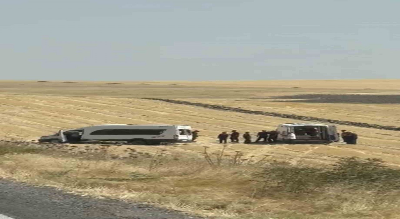 Malazgirt yolunda kaza: 1i ağır 10 kişi yaralandı