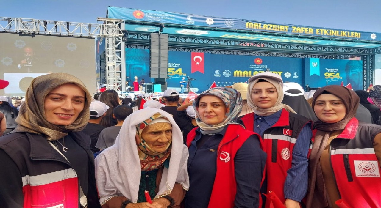 Malazgirt Zaferinin 954. yılında Erzurumlu Hüsna teyze dualarıyla tarihe tanıklık etti