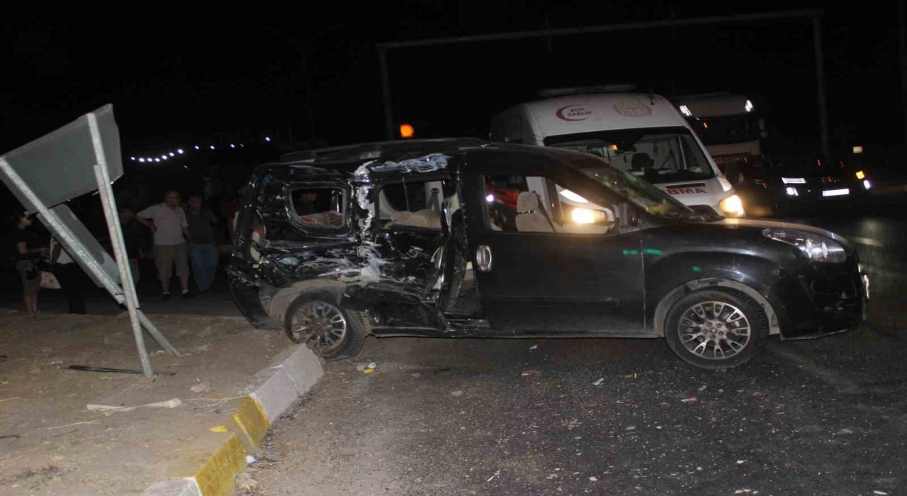 Manisada feci kaza: 1 ölü, 2si ağır 8 yaralı