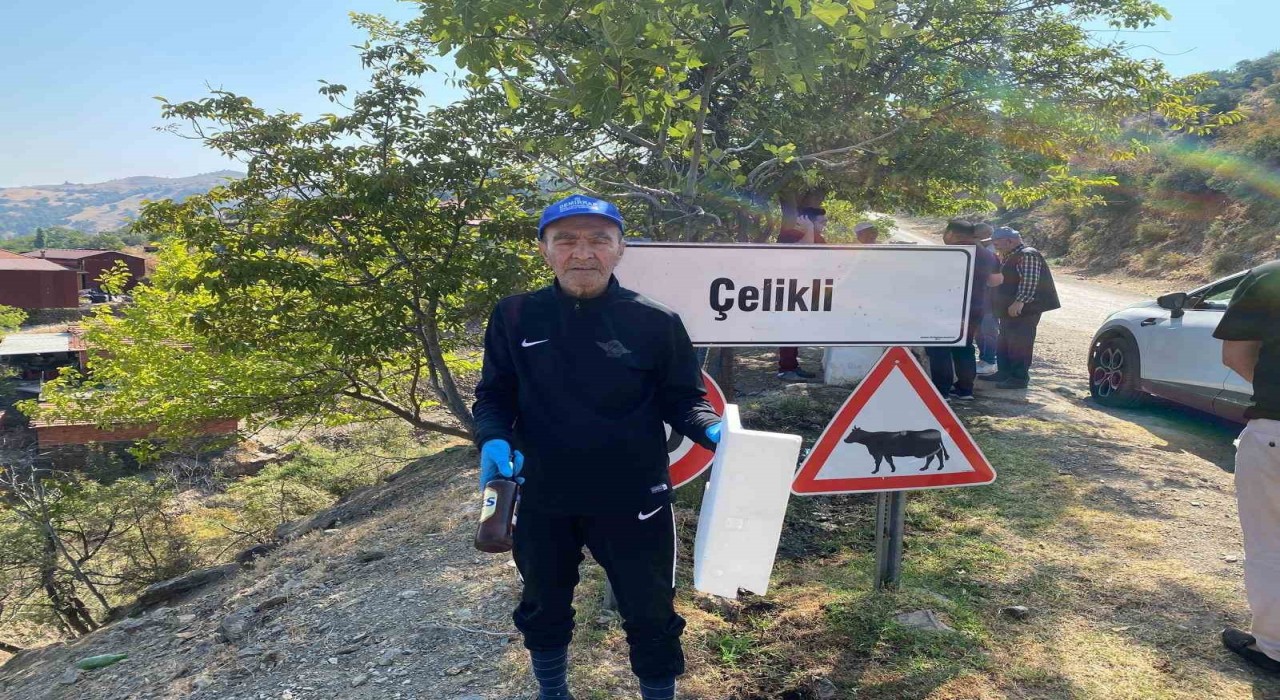 Manisada Huzurevi sakinleri çevre temizliği yaptı