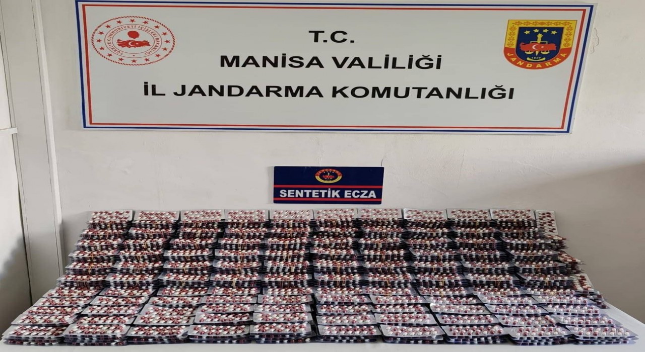 Manisada uyuşturucu operasyonu: 30 bin hapla yakalanan tacirler tutuklandı