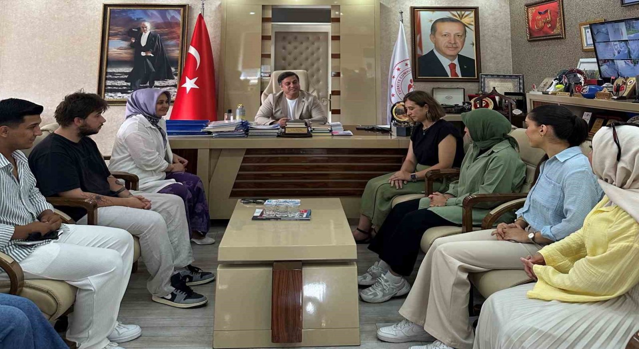 Manisalı gençlerden İl Müdürü Öztürke teşekkür