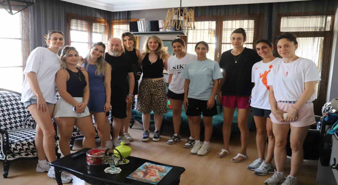 Manisanın tek kadın basketbol takımı diyetisyen kontrolünden geçti