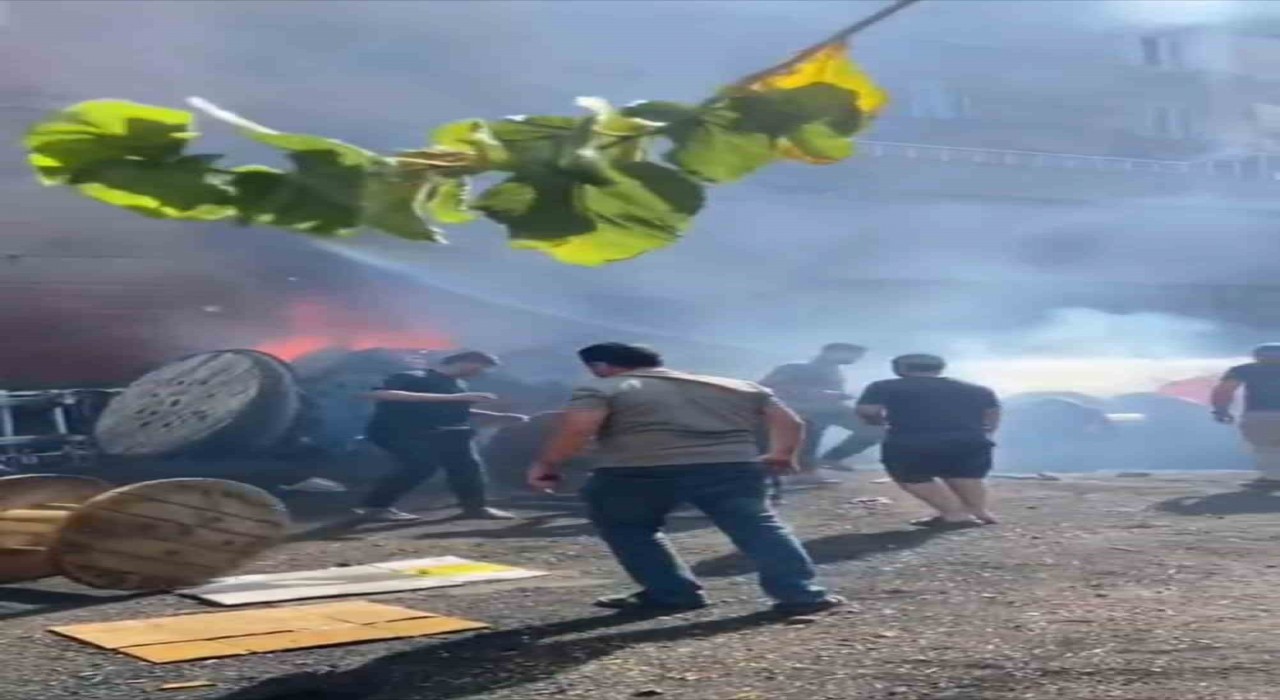 Mardinde elektrik malzemeleri dükkanında yangın