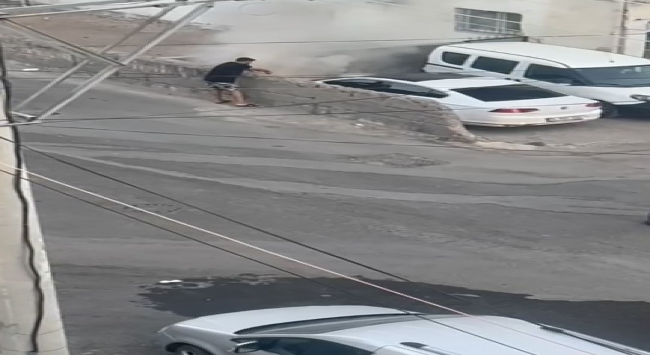 Mardinde park halindeki otomobil alev aldı