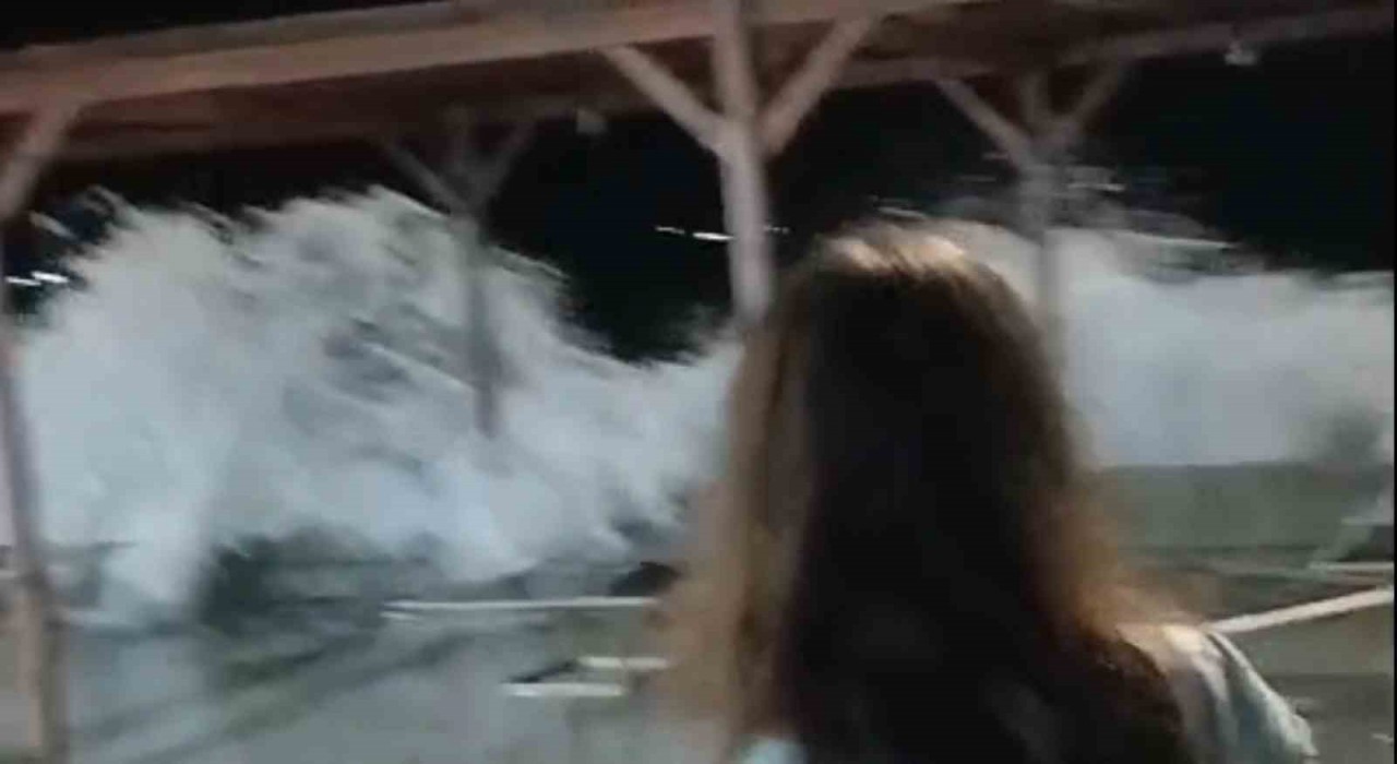 Marmara Denizinde poyraz dev dalgalar oliuşturdu