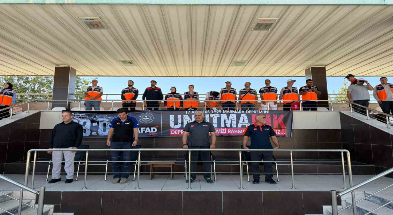 Marmara depreminde hayatını kaybedenler Vanda anıldı