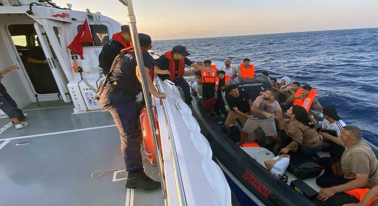 Marmaris açıklarında 2 göçmen kaçakçısı yakalandı