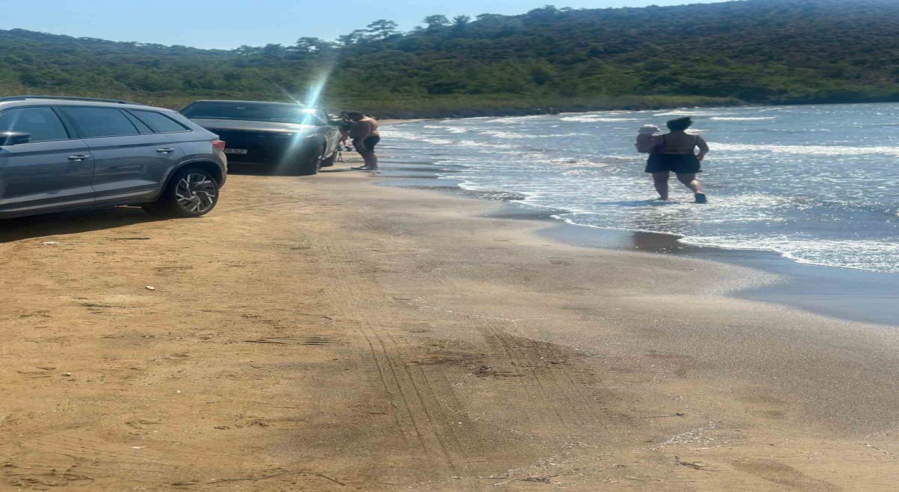 Marmaris Hisarönünde sahile araçlarını sokan tatilcilere tepki