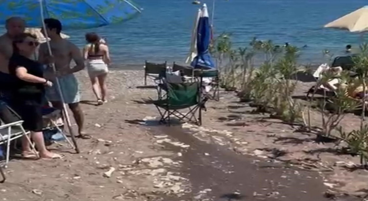 Marmariste otelin havuz suyu halk plajına aktı