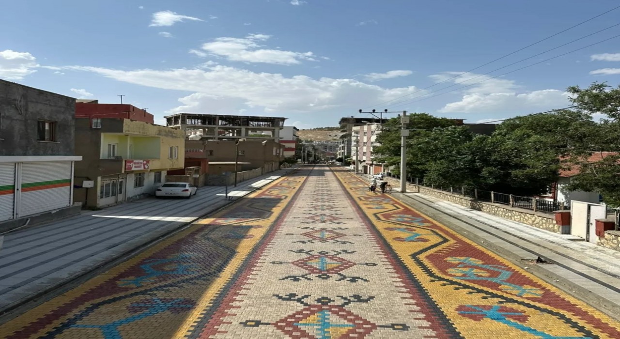 Mazıdağında halı desenli yol ve bozuk yol dikkat çekiyor