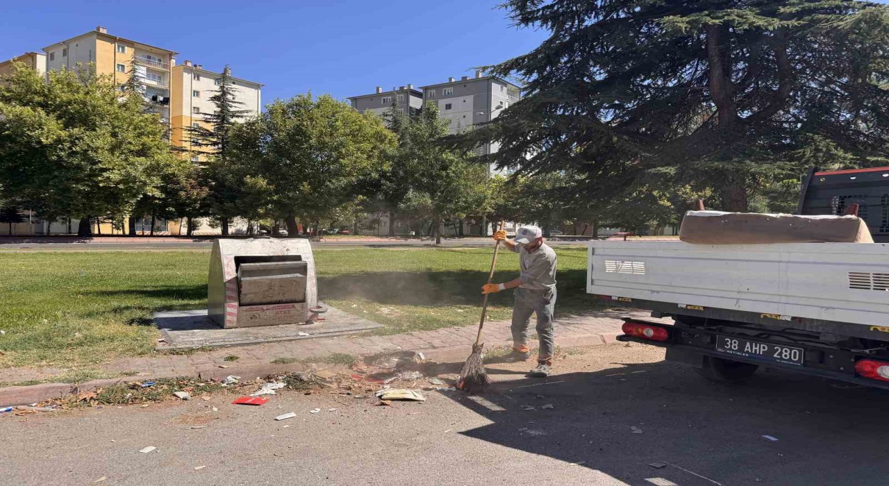 Melikgazi Belediyesi sanayi siteleri ve çevresinde temizlik çalışması yaptı