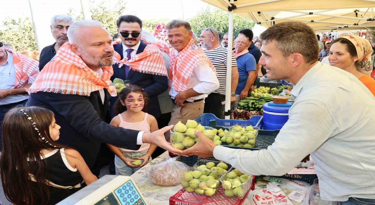 Menemende incir tadında festival vatandaşları buluşturdu