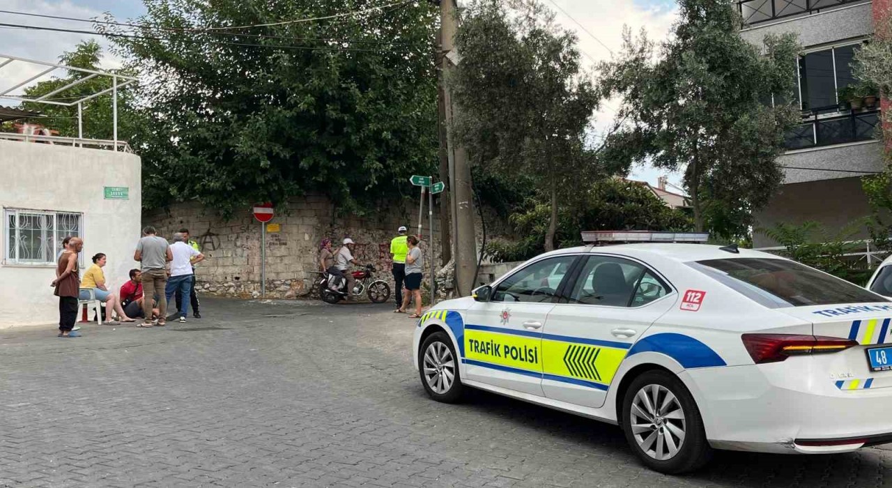 Menteşede otomobil ile motosiklet çarpıştı: 2 yaralı