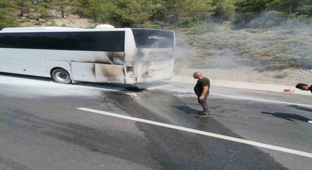 Menteşede yolcu otobüsünde yangın paniği