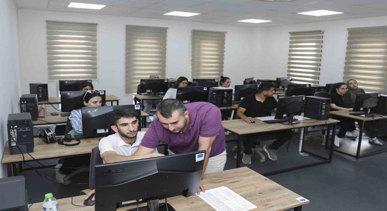 Mersin Büyükşehir Belediyesinden ücretsiz ofis programları eğitimi desteği