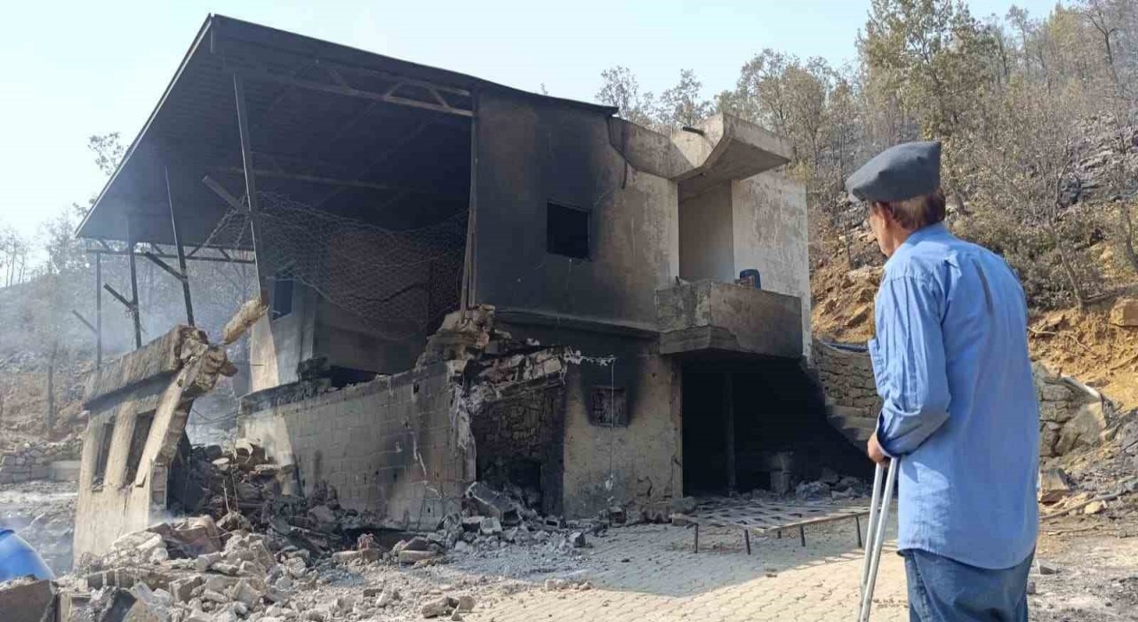 Mersin Valiliği:  Yangınlar kontrol altına alınmış, soğutma çalışmaları devam etmektedir