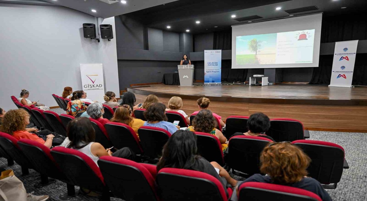 Mersinde kadınlara iş hayatı için farkındalık eğitimi