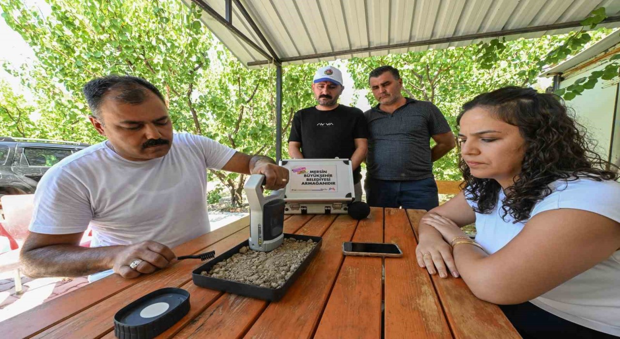 Mersinde üreticiye toprak analiz cihazı desteği