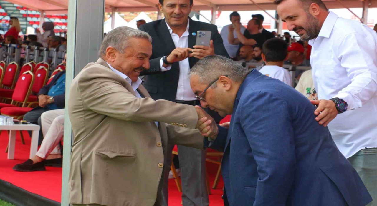 Mesut Özarslan: Mindere giden sporcular karakucak harmanlarından geçiyor