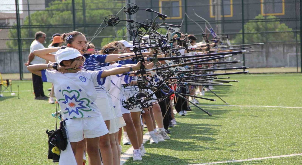 Metehanın torunları Denizlide yay gerdi