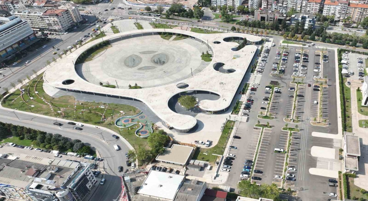 Milli İrade Meydanı otoparkıyla rahatlık sağlıyor