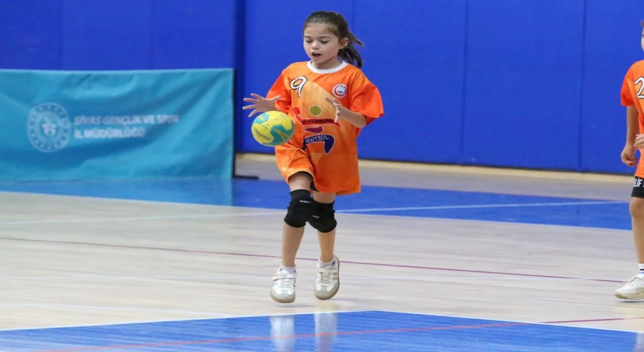Mini Minikler Hentbol Türkiye Şampiyonası Sivasta başladı
