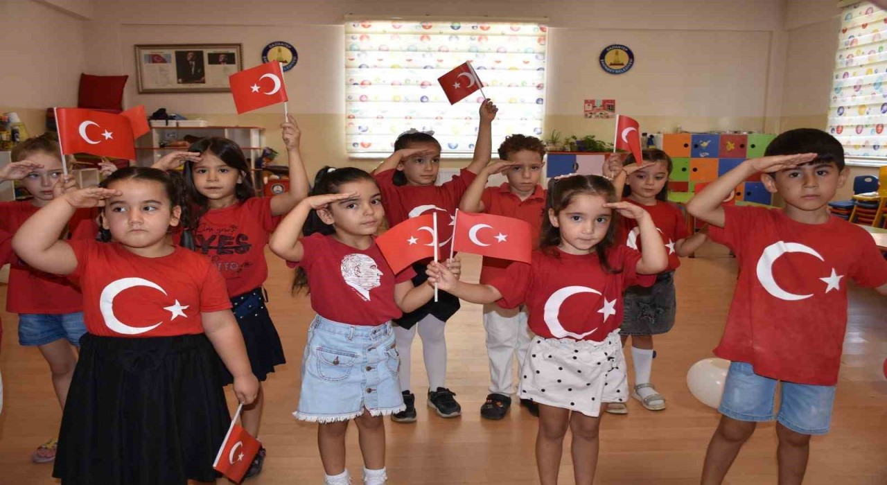 Minik öğrenciler 30 Ağustos Zafer Bayramını coşkuyla kutladı